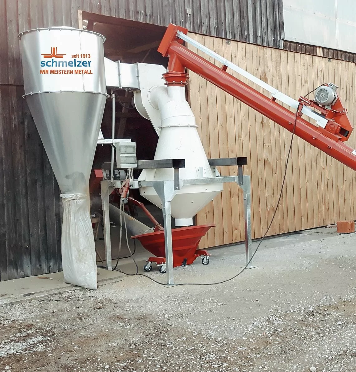 pré-nettoyeur céréales zzeparator schmelzer avec cyclone en installation agricole